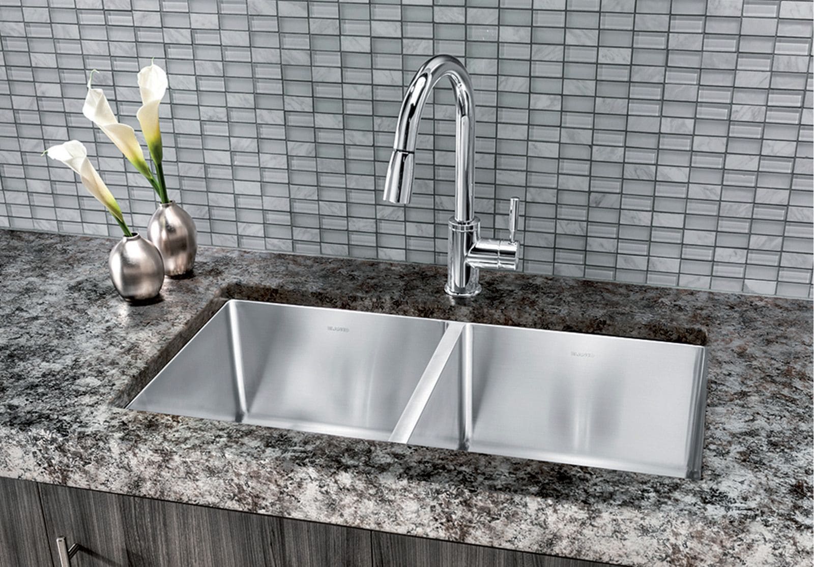 Quatrus R15 32-in 50/50 Double Bowl Undermount Stainless Steel Kitchen Sink W5D3 - product image 3