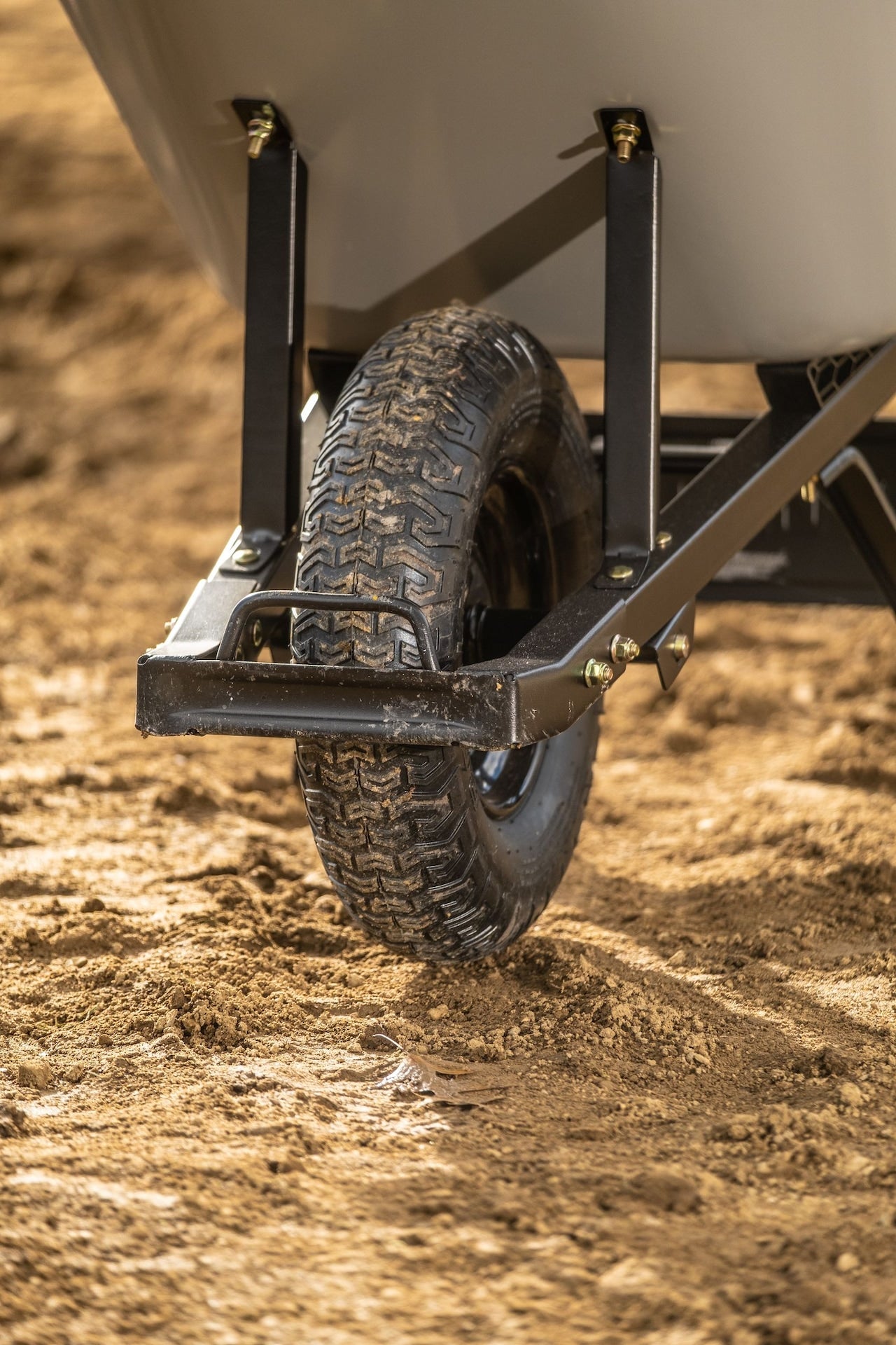 Heavy-Duty Easy Pivot/Dump Steel Tub Wheelbarrow, Steel Tray, 6-cu-ft U2O3 - product image 5