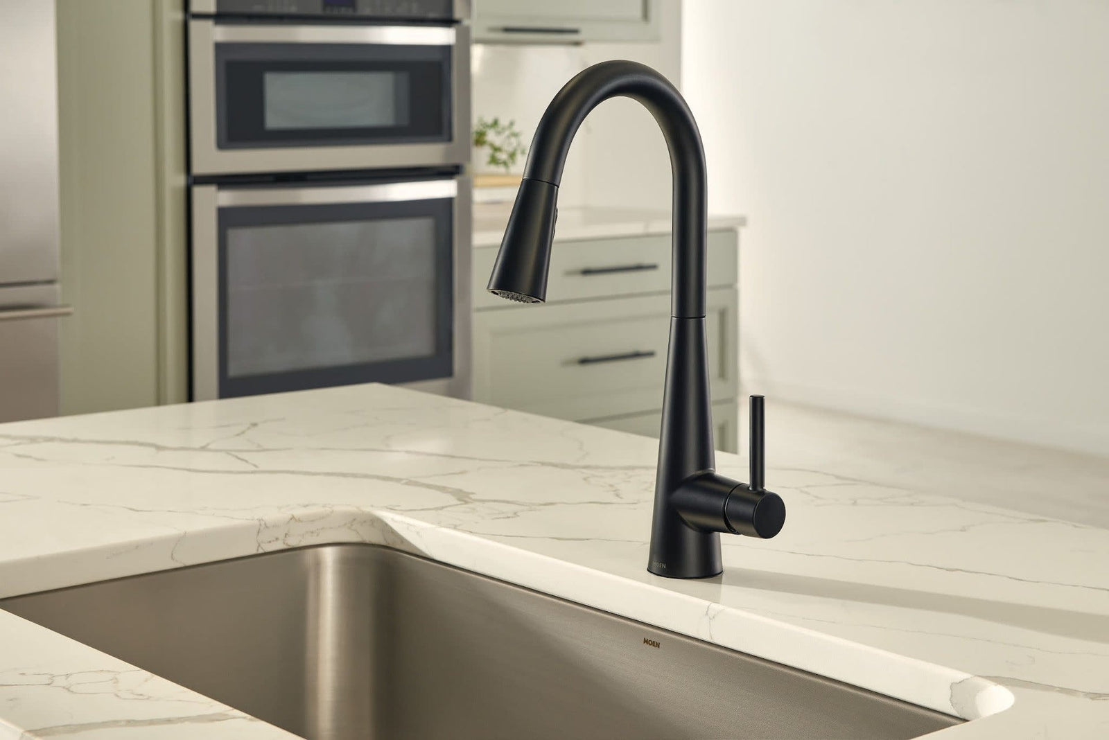 Sleek Single Handle High Arc Pull Down Sprayer Kitchen Faucet with Power Boost, Matte Black D1K1 - product image 3