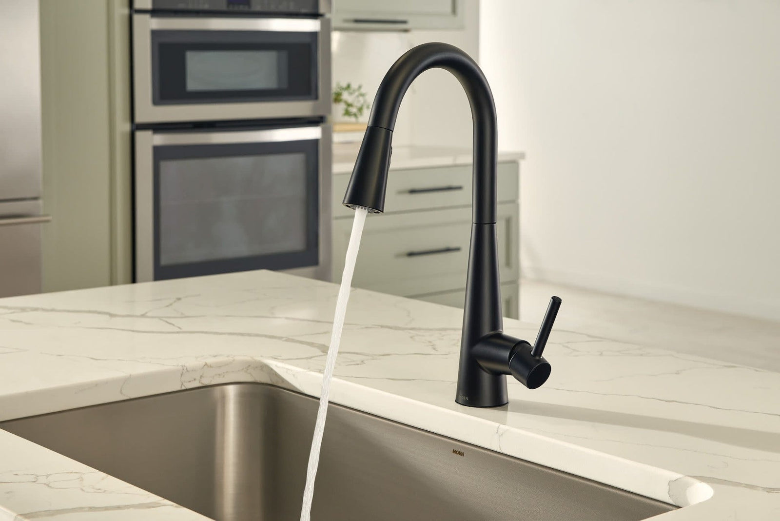 Sleek Single Handle High Arc Pull Down Sprayer Kitchen Faucet with Power Boost, Matte Black D1K1 - product image 4