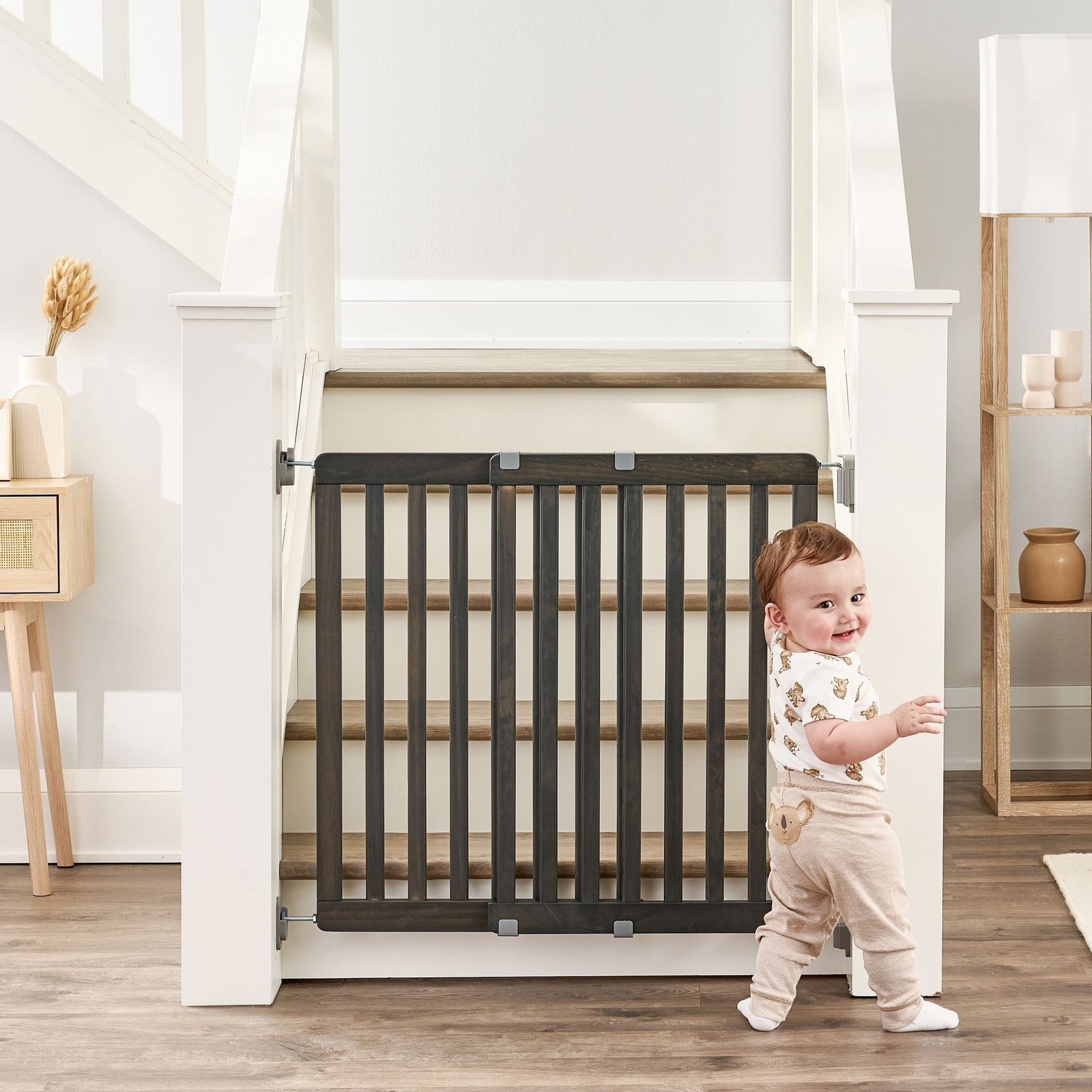 Wooden Top of Stairs Baby Gate X2C0 - product image 1