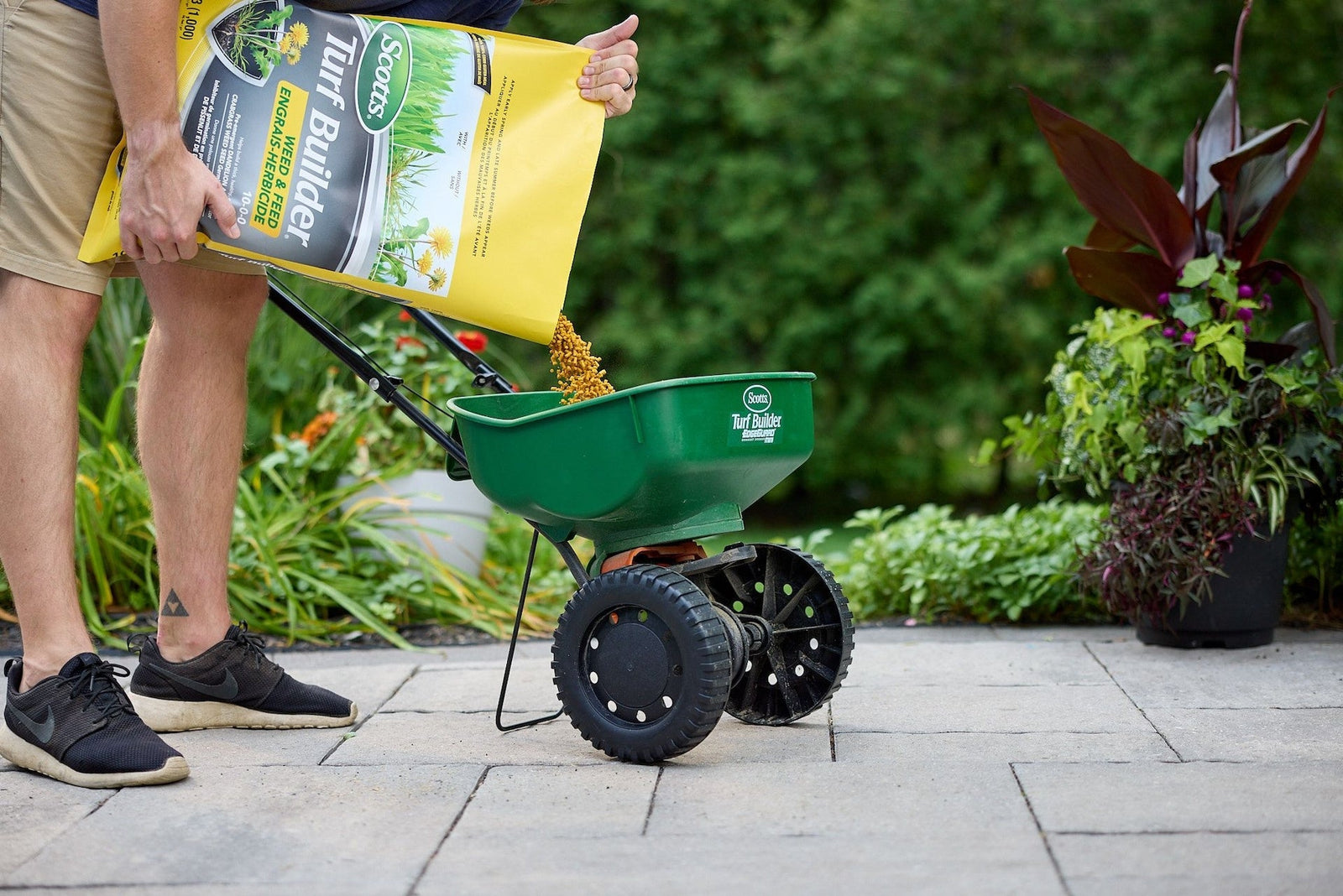 Turf Builder Weed & Feed, 1000-sq-ft L2J0 - product image 3