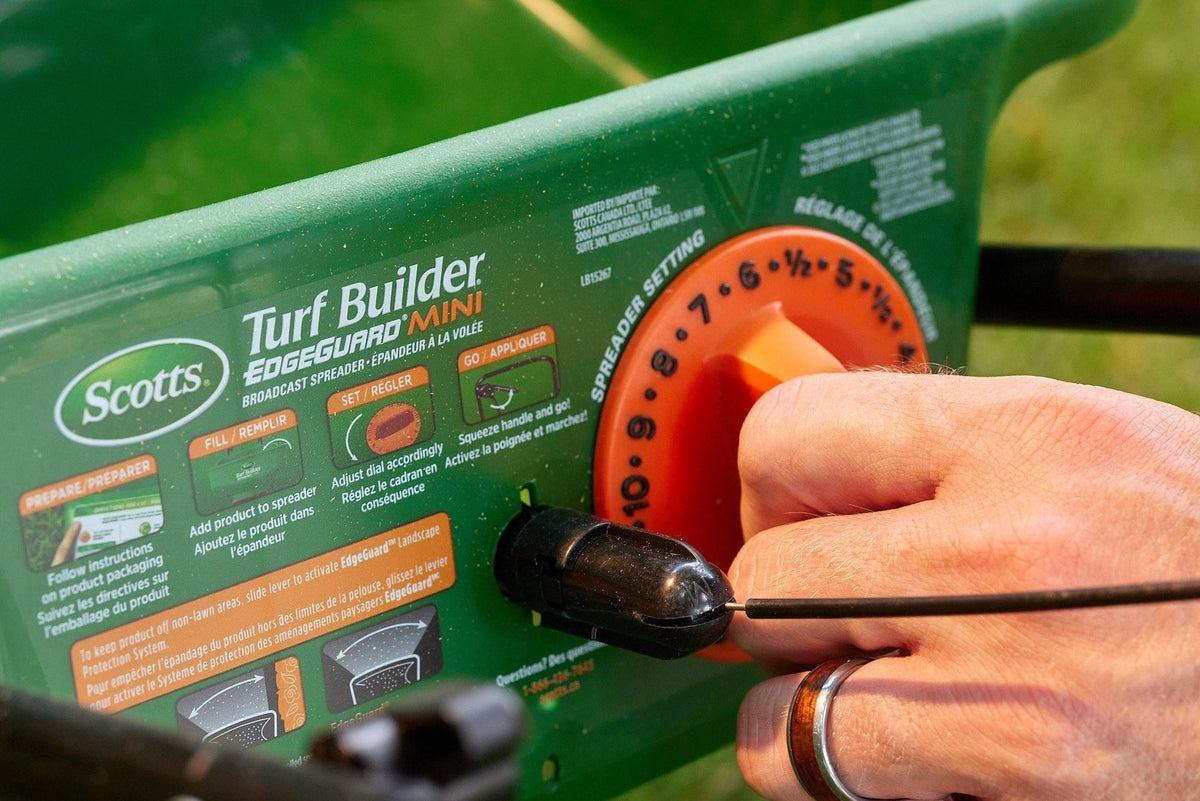 Turf Builder Weed & Feed, 1000-sq-ft L2J0 - product image 5