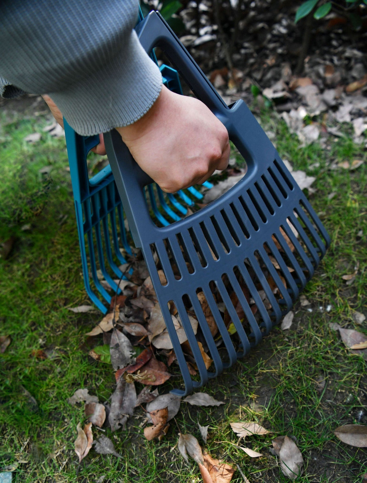 3-in-1 30-Tine Leaf Rake with Fibreglass Shaft, 24-1/2-in Wide Q9U9 - product image 3