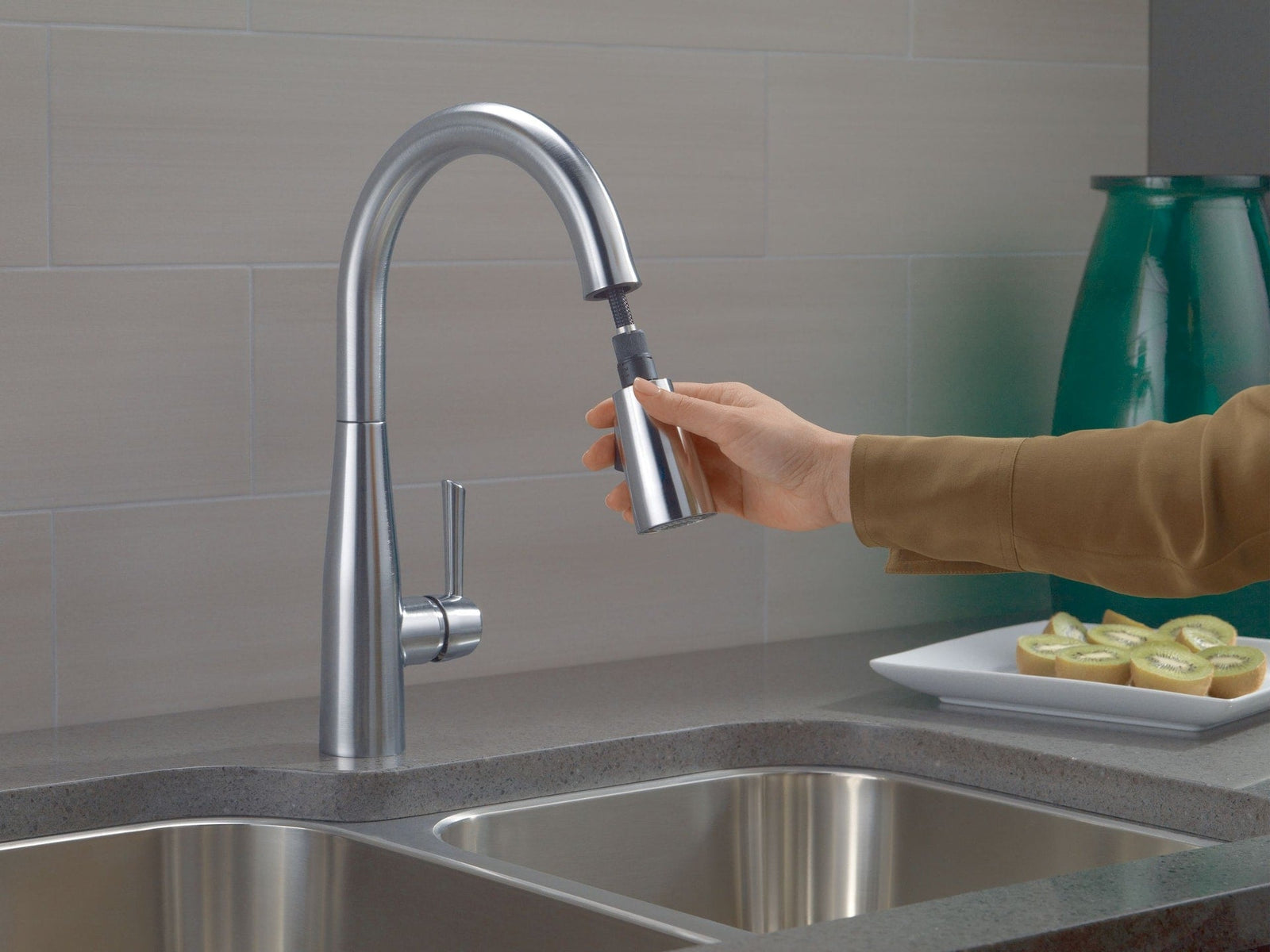 1-Handle Pull-Down Kitchen Faucet Arctic, Stainless P8S3 - product image 3