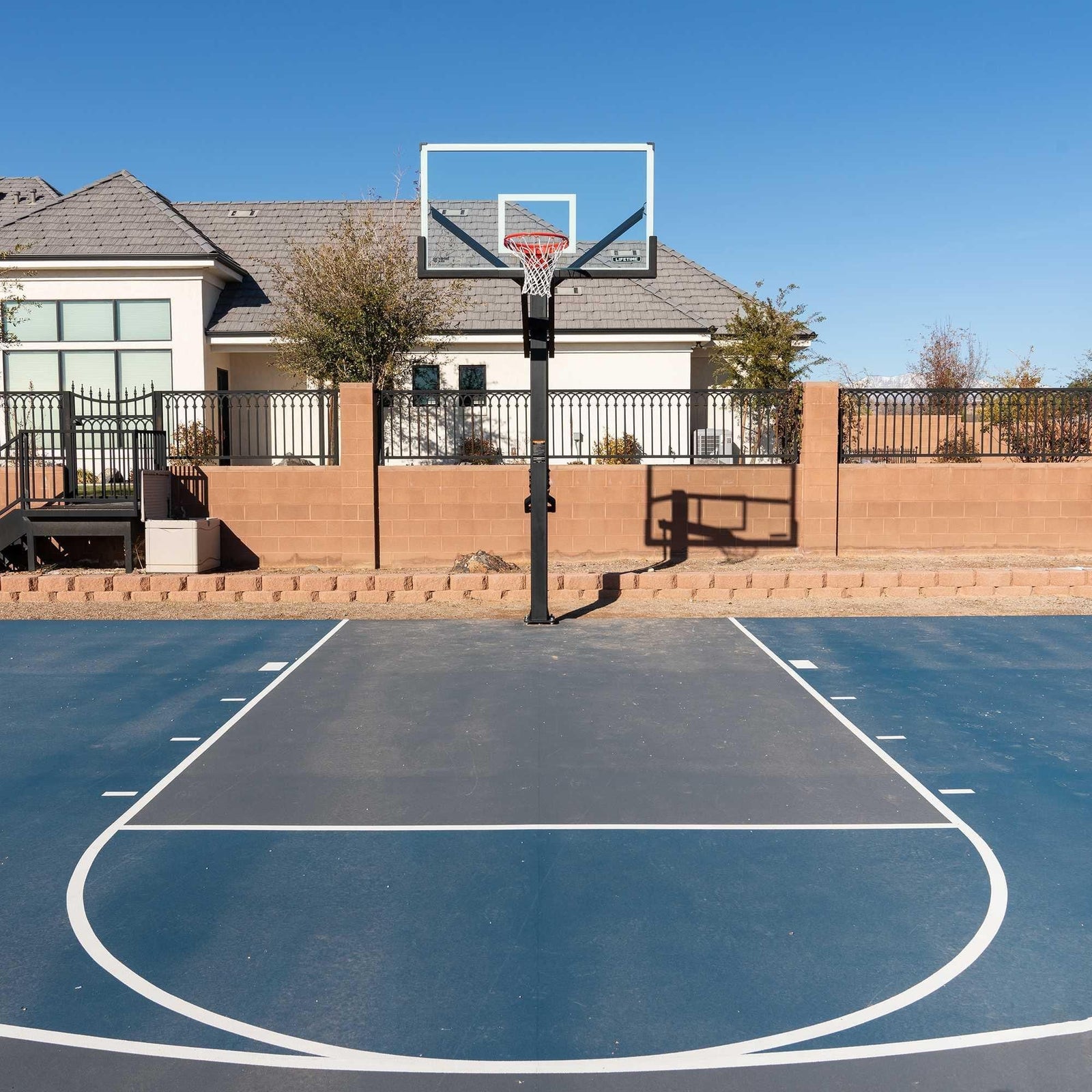 Mommoth Bolt Down Basketball Hoop with 72-in Tempered Glass A0Y0 - product image 7