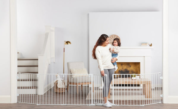 2-in-1 Super Wide Adjustable Baby Safety Gate & Play Yard, White E1X0