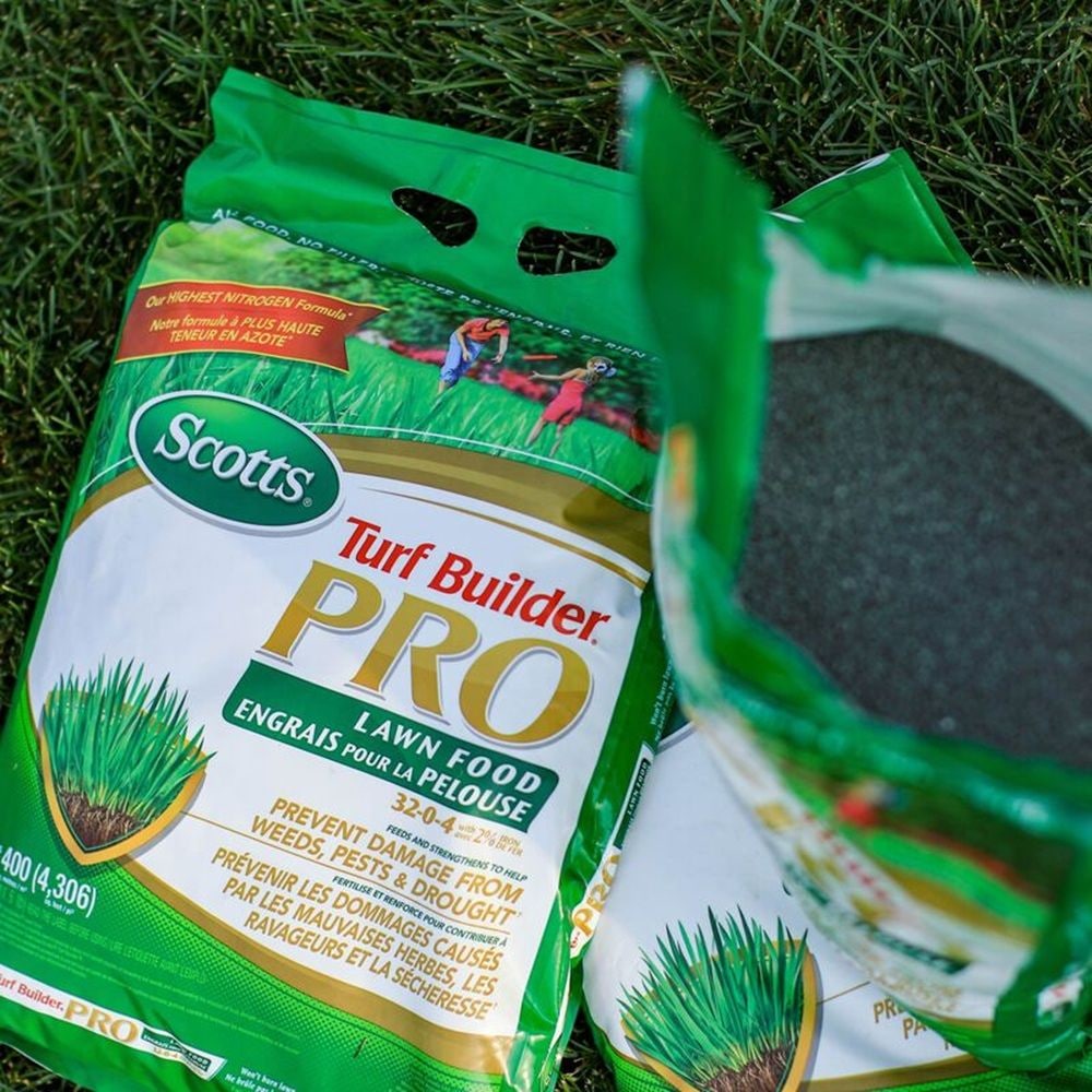 Turf Builder PRO Lawn Fertilizer, 800-m2 C4K0 - product image 3