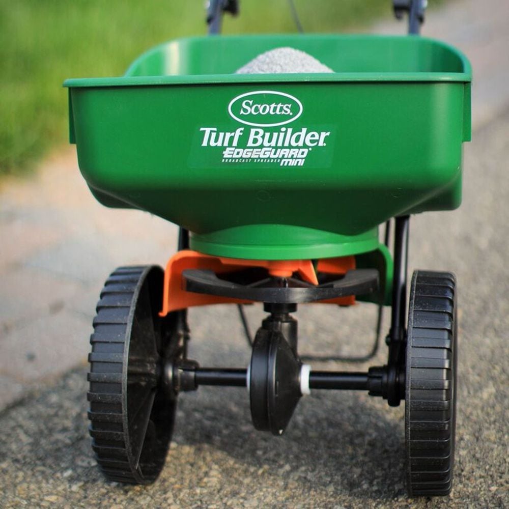 Turf Builder PRO Lawn Fertilizer, 800-m2 C4K0 - product image 5